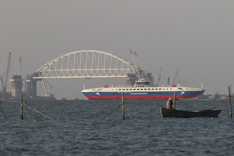 Порошенко поручил подать в суд на Россию из-за строительства Керченского моста