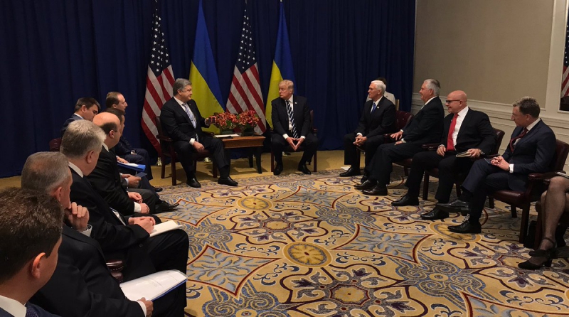 Порошенко обсудил с Трампом расширение сотрудничества в сфере безопасности между Украиной и США