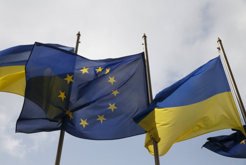 Эксперт назвал основные факторы, которые сдерживают движение Украины к Европе