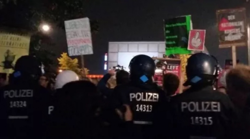 Митинг против партии "нацистов AfD": известно о первом задержании полицией, демонстранты блокируют дорогу
