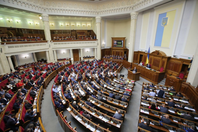 Заседание Рады прерывали из-за короткого замыкания в пульте для голосования