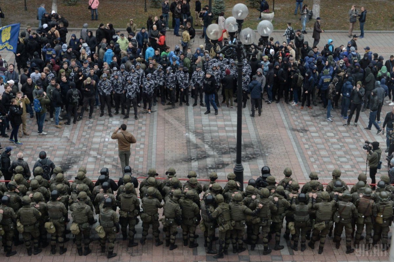 Националисты завершили митинг под Радой против законопроектов по Донбассу