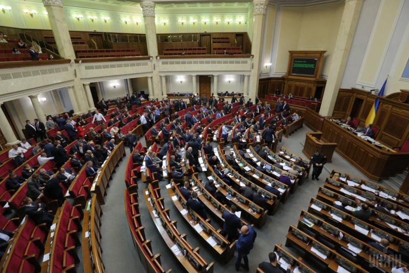 Рада на год продлила действие закона об особом статусе ОРДЛО в случае вывода войск