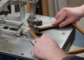 Запечатленные воспоминания: Искусство оформления памятных вещей в рамку