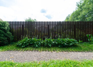 Особенности заборов из штакетника