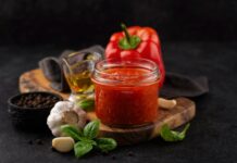 Аджика с хреном без варки