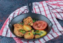 Куриные бедра в сливках на сковороде