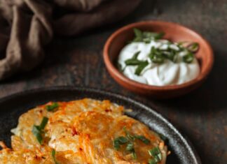 Слоеная картошка с курицей в духовке