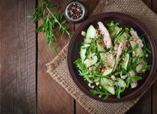 Салат с копченой курицей без яиц