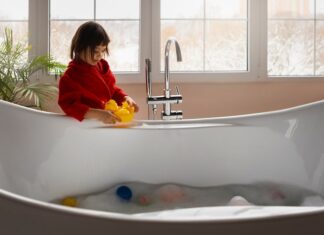 Сон о ванной полной воды: толкование