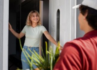 Входные двери внутреннего открывания: особенности, плюсы и применение